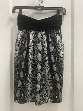 Black & White Snake-Print Skirt with Black belt and pockets